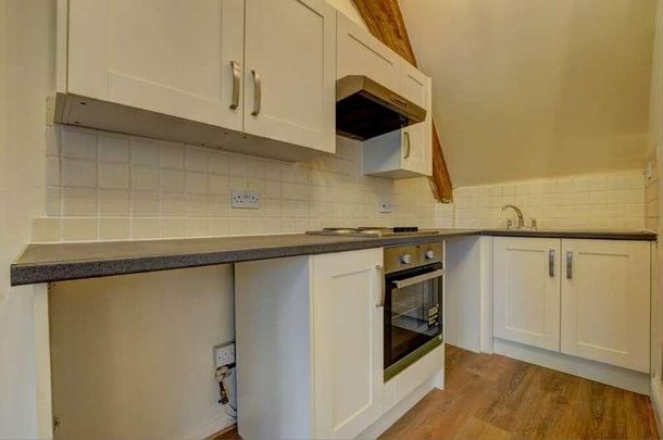 Oakley Road, Chinnor, Oxfordshire, OX39 - Photo 1