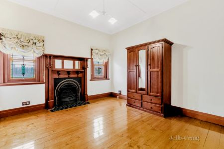 4 Bed, 1 Bath - Photo 4