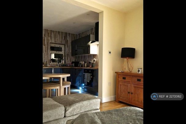 2 bedroom terraced house to rent - Photo 1