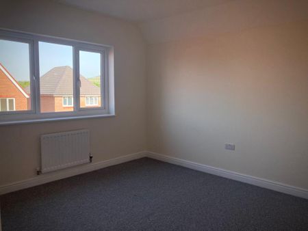 3 Bedroom Detached Redrow Warwick with Garage & EV Charger – Badbury Park - Photo 4