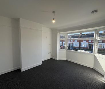 3 bedroom end of terrace house to rent - Photo 4