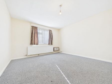 4 bedroom semi-detached house to rent - Photo 5