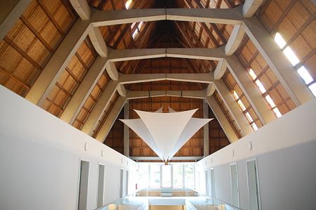 Neu: Möbliertes Design-Appartement in umgebauter Kirche! - Photo 2