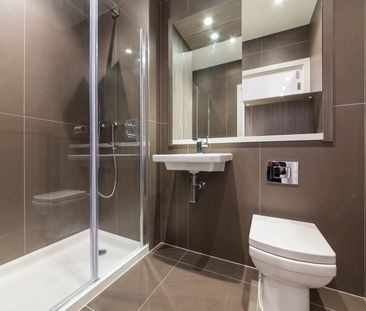 Staines Road, Hounslow, TW3 - Photo 2