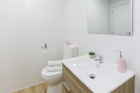 Large room in Ventura Rodríguez - Photo 5