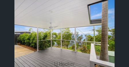 Charming 1-Bedroom, 1-Bathroom Home with Spacious Outdoor Deck – Recently Renovated & Lakefront Living! - Photo 3