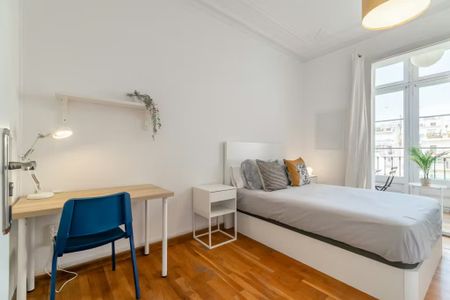 Carrer del Rosselló, Barcelona, Catalonia 08008 - Photo 4