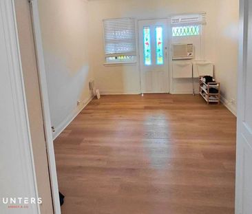 Central & Cosy Home - Centrally Located - Photo 3