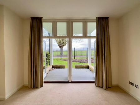 3 bedroom ground floor flat to rent - Photo 2