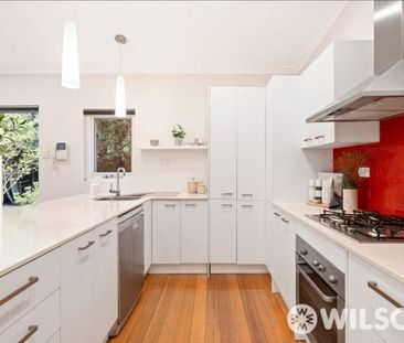 Renovated Art Deco - 9 MONTH LEASE PREFERRED - Photo 6