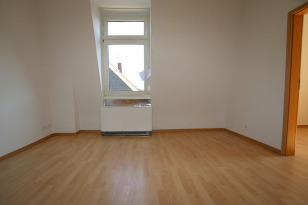 Gemütliche Dachgeschosswohnung mit 3 Zimmern und ca. 60 m² Wfl. in ruhiger Wohnlage - Photo 1