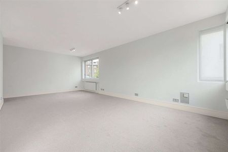 SHORT LET: A spacious lateral two-bedroom apartment in a secure gated development. - Photo 4