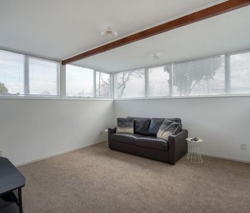 Three bedroom low-maintenance home - Photo 6