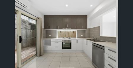 Stylish & Sophisticated Townhouse in Prime Kedron Location - Photo 5