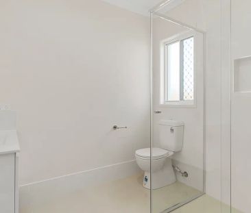 Brand New Family Home - Modern Comfort & Space! - Photo 3