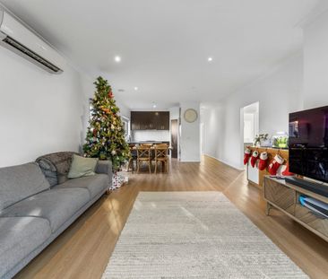 Comfortable Single-Level Living in a Prime Caroline Springs Location - Photo 3