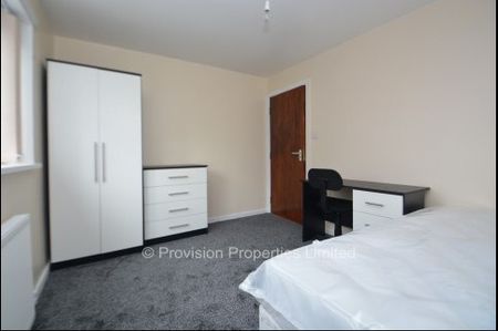 3 Bedroom Houses in Hyde Park - Photo 5