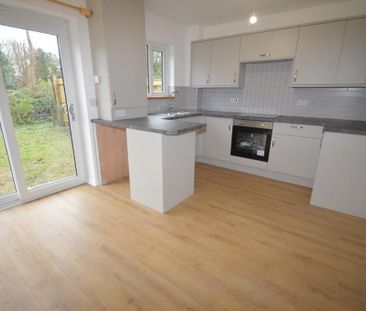 2 bedroom end of terrace house to rent - Photo 4
