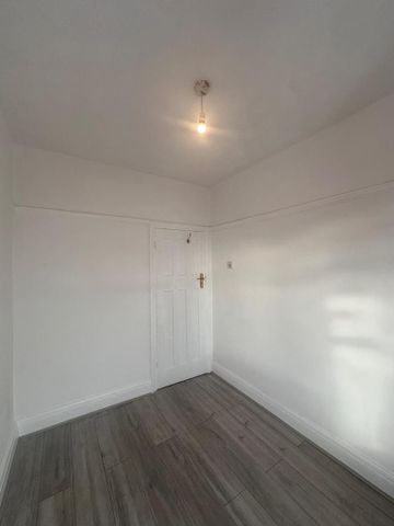 4 bedroom terraced house to rent - Photo 3