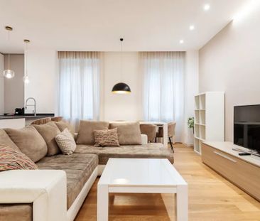 Via Lovanio, Milano, Lombardy 20121 - Photo 2