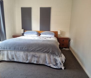 Cozy and Convenient One-Bedroom Ground Level Flat in an Ideal Locat... - Photo 3