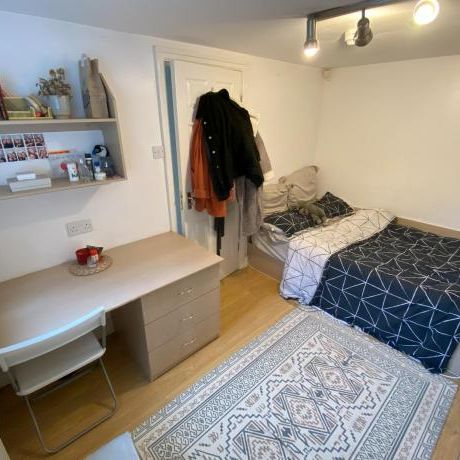 Garden Flat, 146 Otley Road, - Photo 1