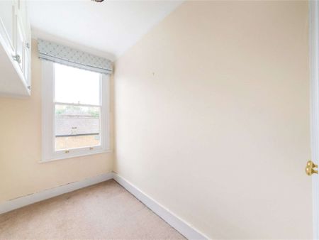 A lovely two bedroom flat located in the heart of Battersea - Photo 4