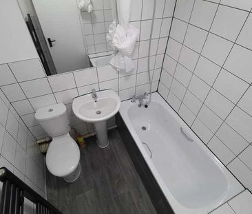 Ratcliffe Close, Uxbridge, UB8 - Photo 6