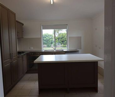 Stunning 3-Bedroom Queenslander With Pool - Photo 3