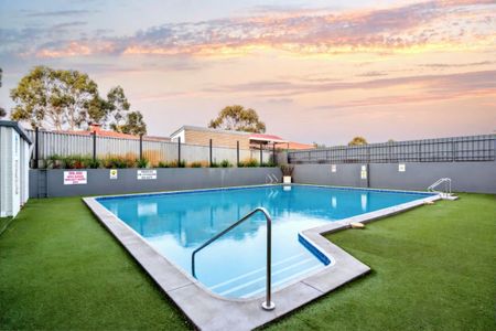 Easy, Stylish Living in Guildford - Photo 4