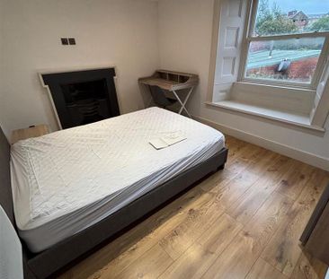 2 bedroom private hall to rent - Photo 2