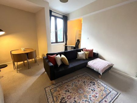 2 bedroom flat to rent - Photo 2