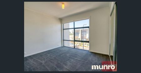 Modern Townhouse - Photo 4