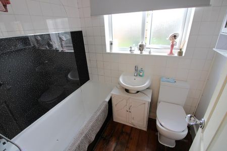 3 bedroom terraced house to rent - Photo 3