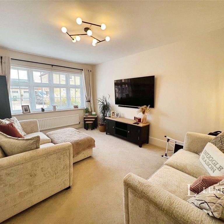 3 bedroom semi-detached house to rent - Photo 1