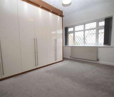 Aintree Grove, Upminster, Essex, RM14 - Photo 2