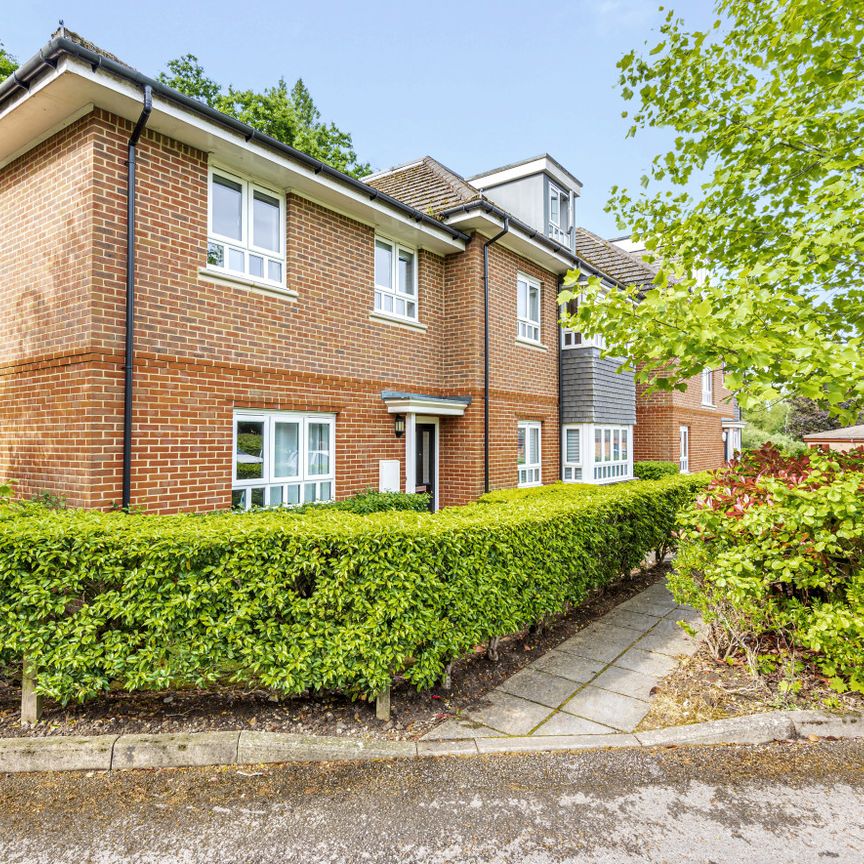 Beaumaris Parade, Balmoral Drive, Frimley, Camberley, GU16 - Photo 1