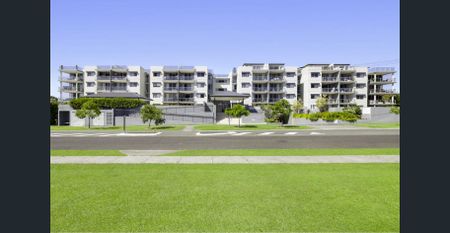 Coastal Living at Its Best! - Photo 4