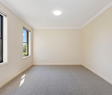 Spacious Townhouse with Second Living Area - Photo 1