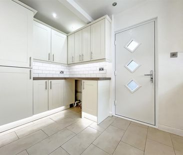 3 bedroom Semi-detached house to rent - Photo 1