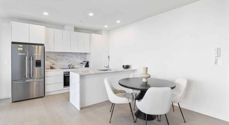 2 bedroom apartment in City Centre - Photo 3