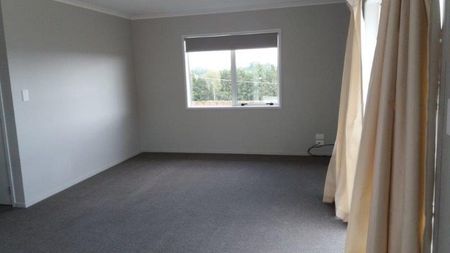 ELENA PLACE, WELCOME BAY (2bed) - Photo 2