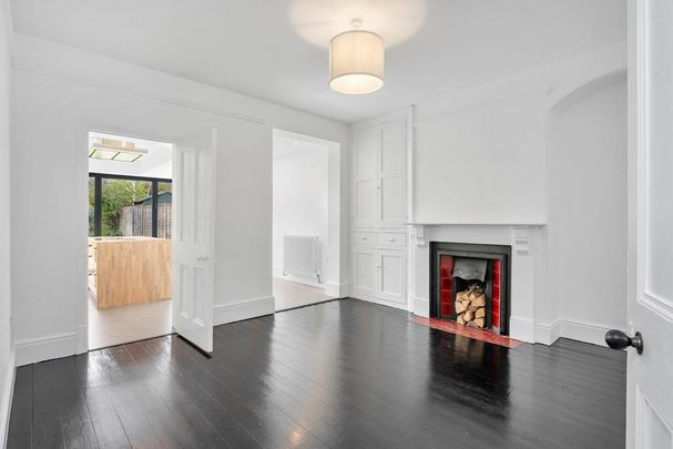 4 bedroom terraced house to rent - Photo 1