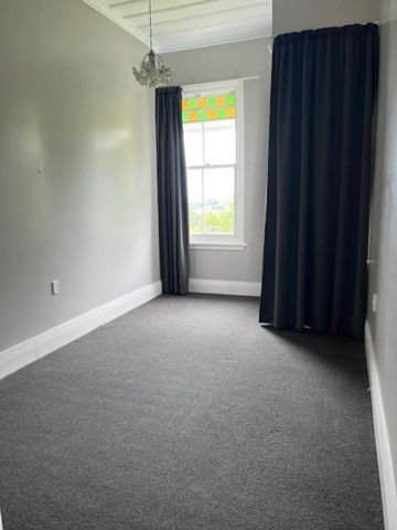 Handy two-bedroom - Photo 4