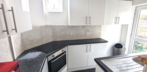 Double En-suite- Great Location - Photo 2