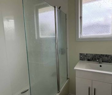 Three bedrooms, Large corner section! - Photo 1