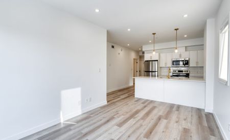 Jersey: Gold Accents – 196 Colony, Winnipeg, MB - Photo 3