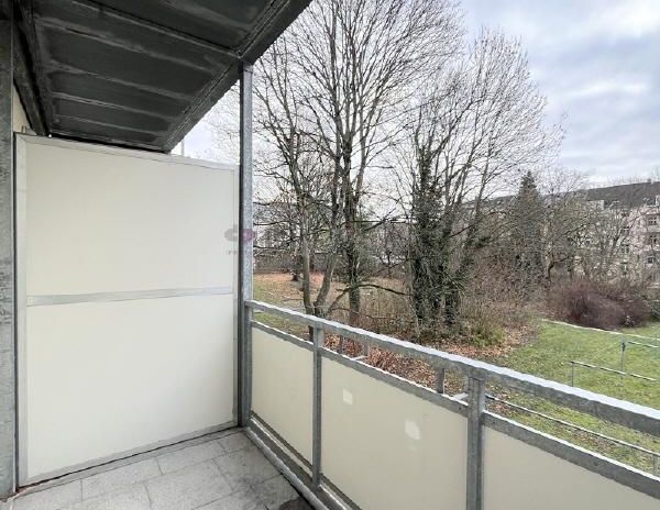 Sonnig. Hell. Perfekt für Singles – Wohnung mit Balkon - Foto 1
