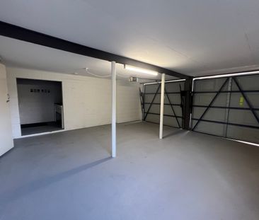 Spacious home in great location - Photo 5