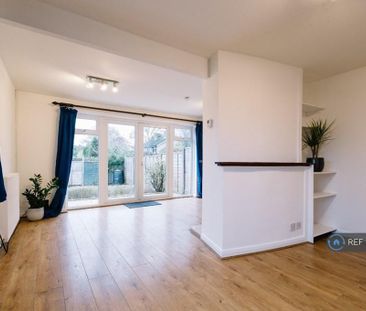 3 bedroom semi-detached house to rent - Photo 1